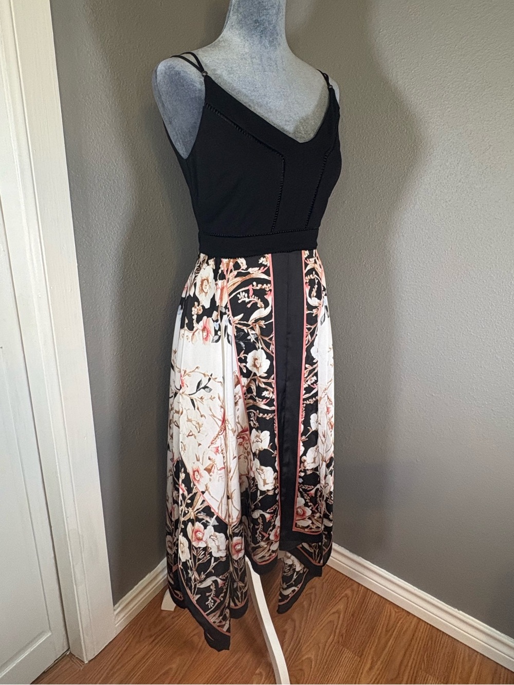 White House Black Market Dress Scarf Print Handkerchief Hem Size 0 - Picture 6 of 14